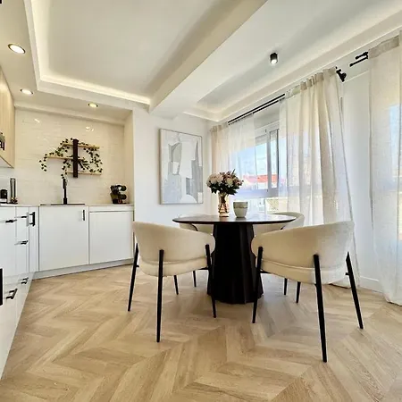 Elegance In The Heart Of Apartment *